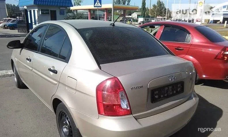 Hyundai Accent 2009 - 3