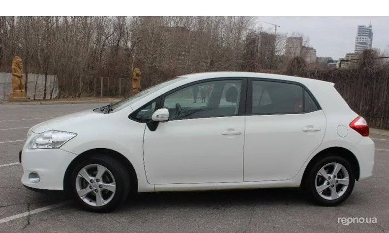 Toyota Auris 2012 - 17