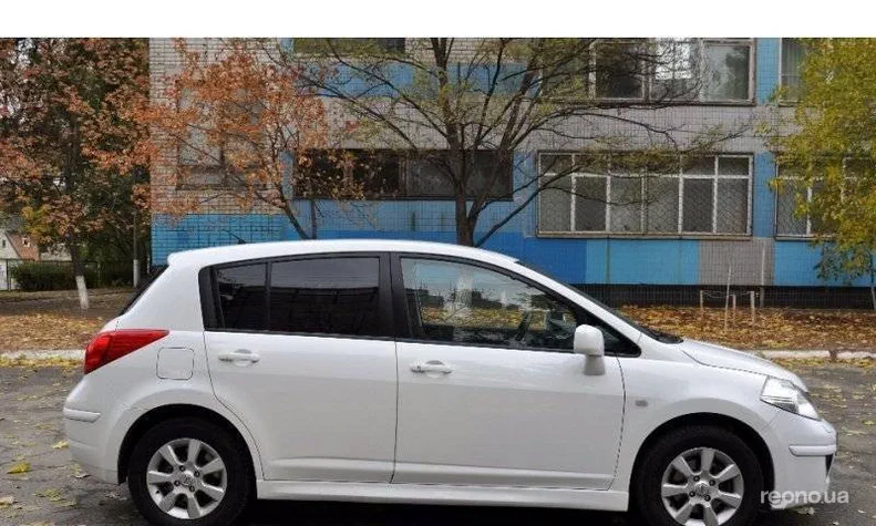 Nissan Tiida 2011 - 1