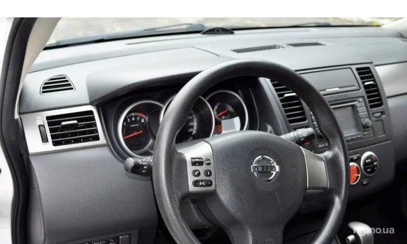 Nissan Tiida 2011 - 6