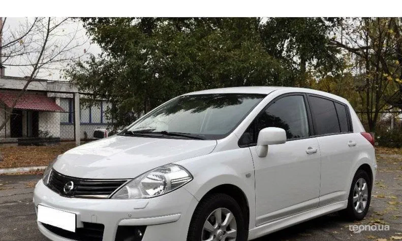 Nissan Tiida 2011 - 4