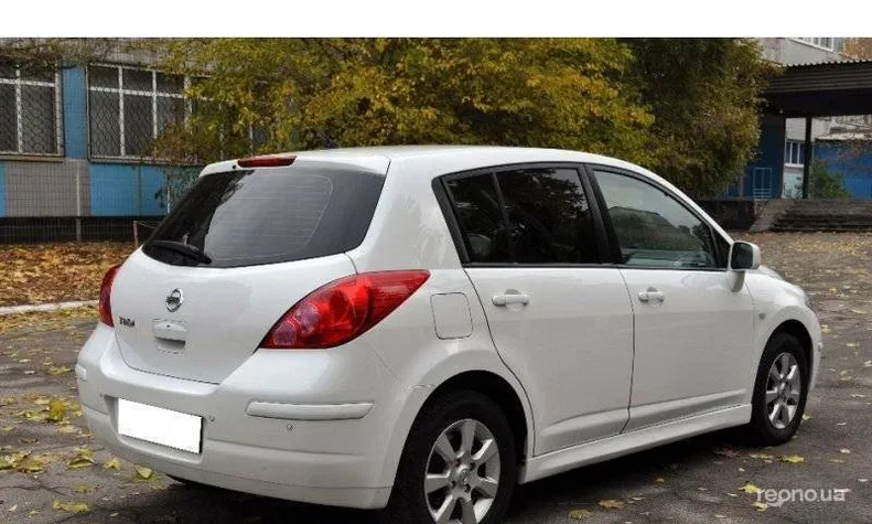 Nissan Tiida 2011 - 11