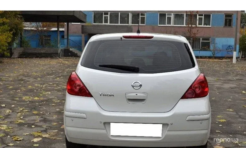 Nissan Tiida 2011 - 10