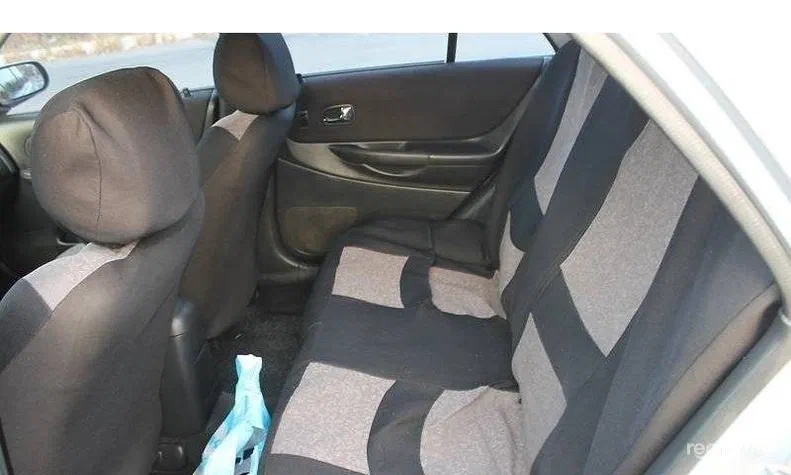 Mazda Protege 2001 - 8