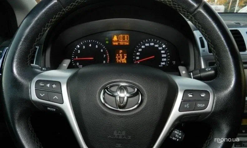 Toyota Avensis 2013 - 10