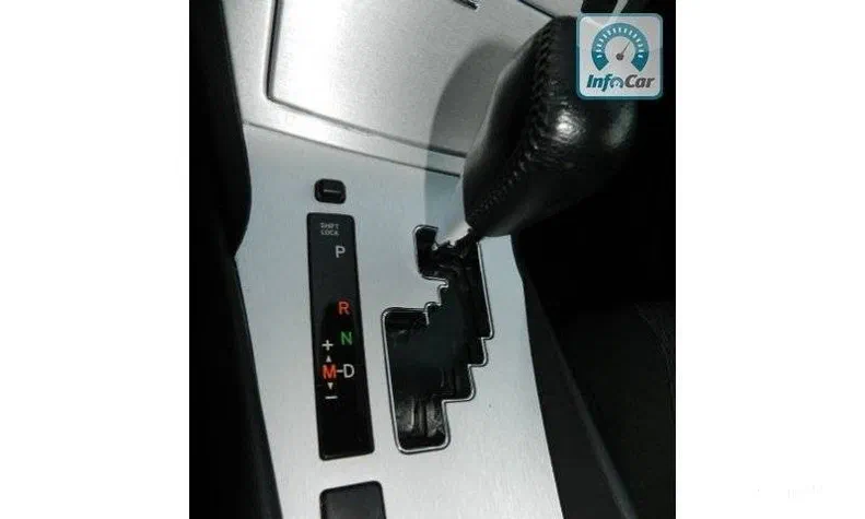 Toyota Avensis 2013 - 12