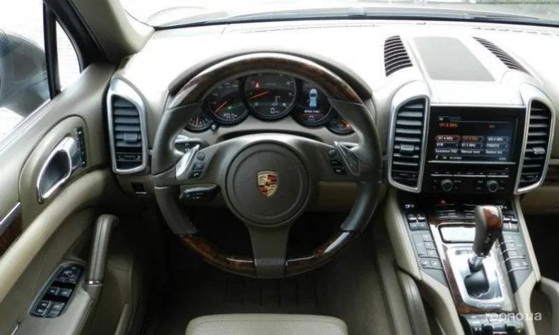 Porsche Cayenne 2011 - 13