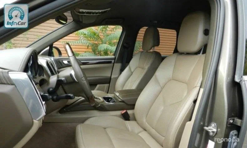 Porsche Cayenne 2011 - 11