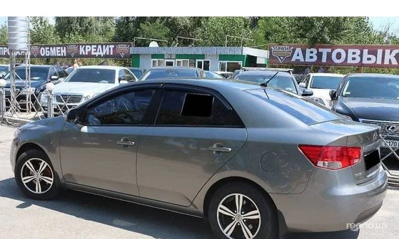 Kia Cerato 2010 - 1