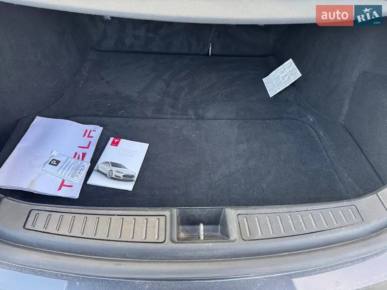 Tesla Model S 2015 - 12