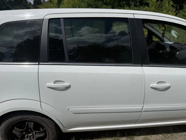 Opel Zafira 2011 - 1