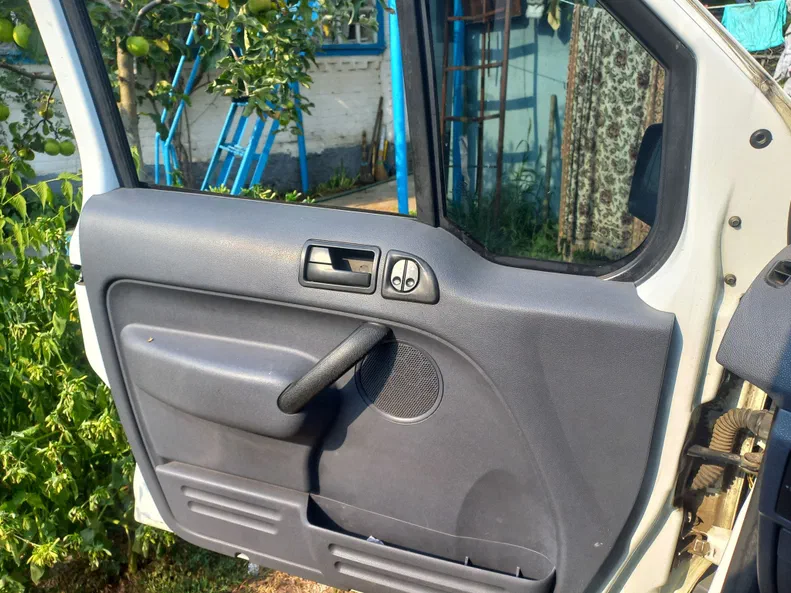 Ford Tourneo Connect 2011 - 8