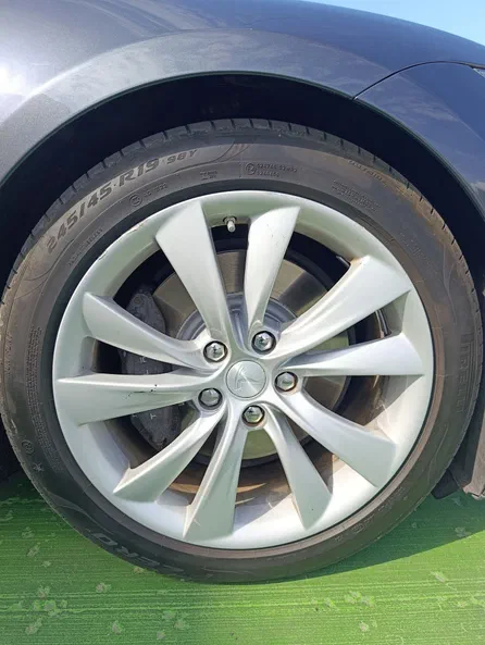 Tesla Model S 2015 - 13