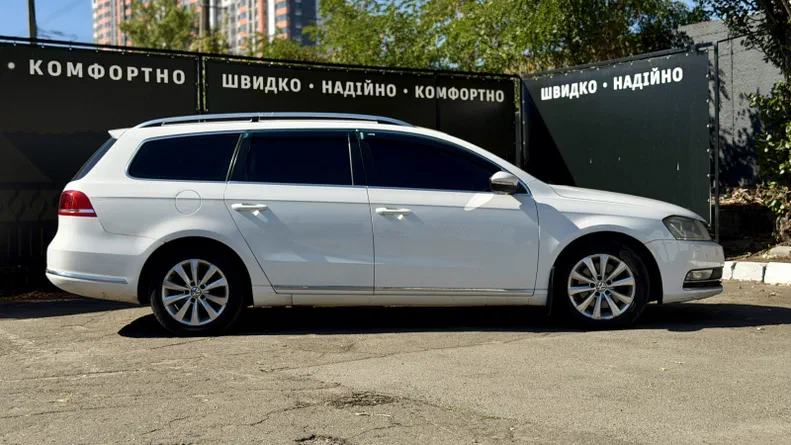Volkswagen Passat 2011 - 13