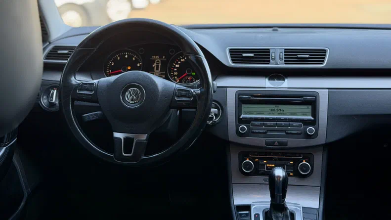 Volkswagen Passat 2011 - 8
