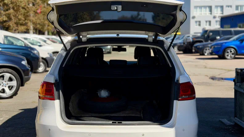 Volkswagen Passat 2011 - 11
