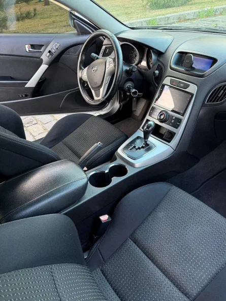 Hyundai Genesis Coupe 2010 - 27