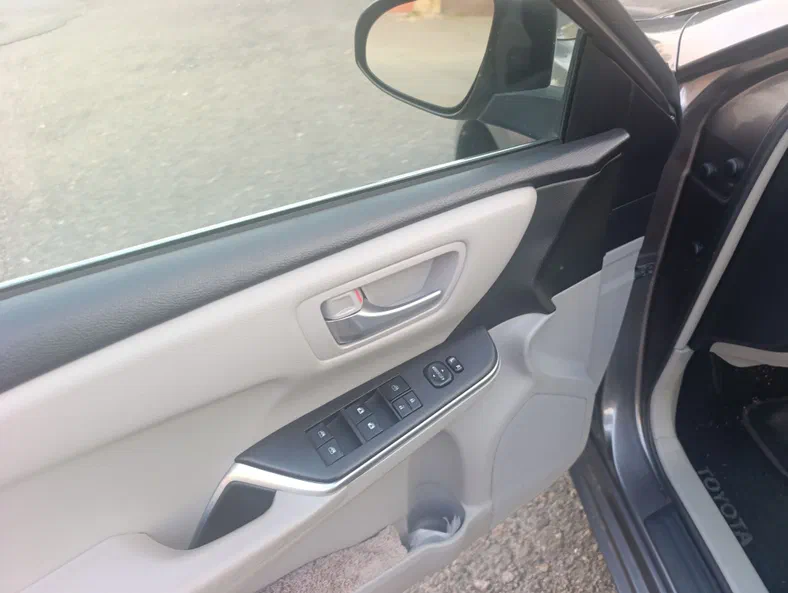 Toyota Camry 2016 - 10