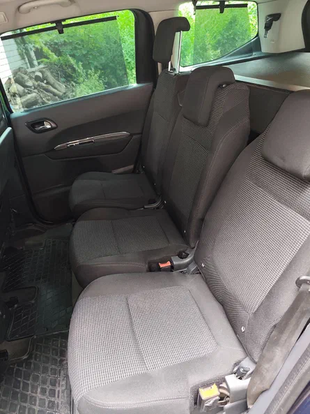 Peugeot 5008 2010 - 6