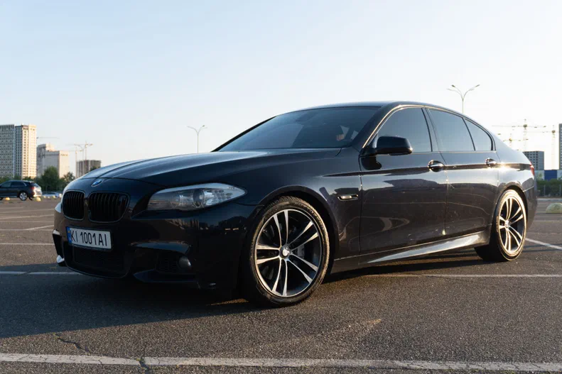 BMW 5 серія 2012 - 16
