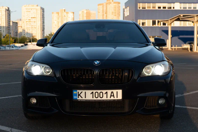 BMW 5 серія 2012 - 17