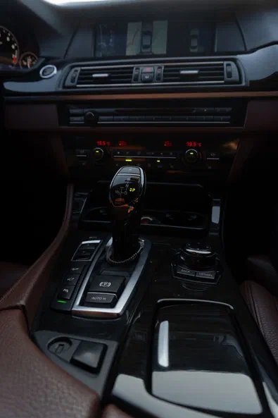 BMW 5 серія 2012 - 25