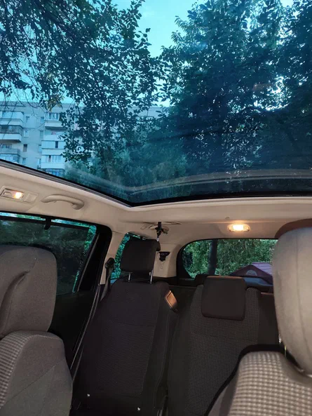 Peugeot 5008 2010 - 10