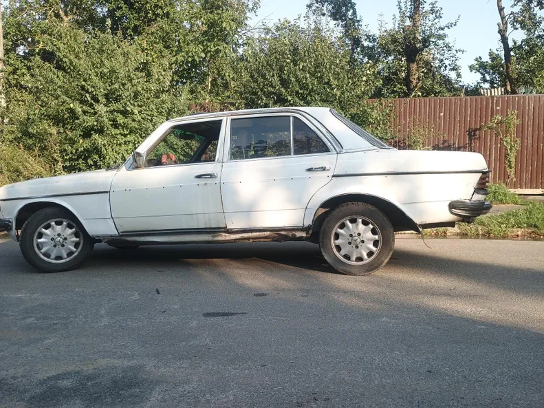 Mercedes-Benz W123 1980 - 1