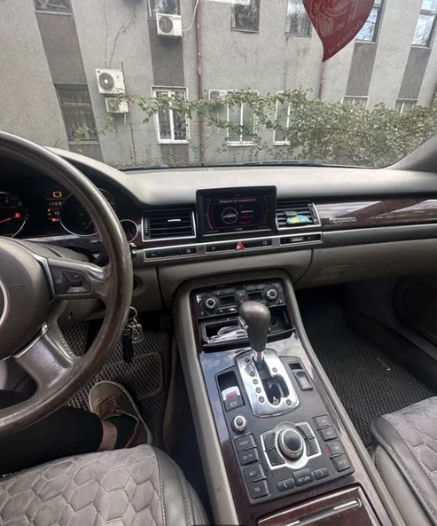 Audi A8 2004 - 5