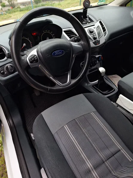 Ford Fiesta 2010 - 6