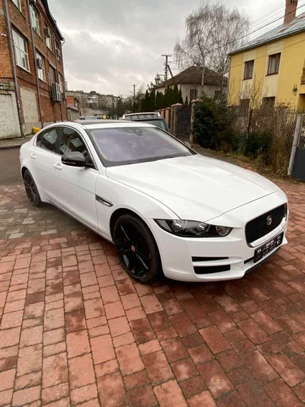 Jaguar XE 2018 - 5