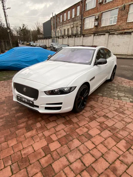 Jaguar XE 2018 - 4