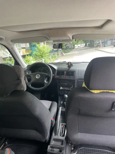Volkswagen Golf 2000 - 4