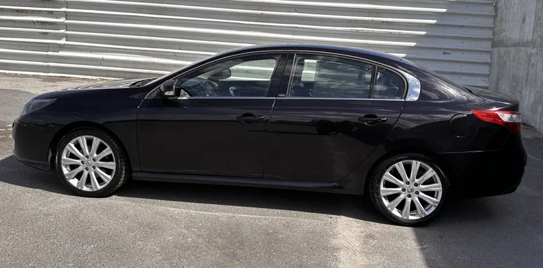 Renault Latitude 2011 - 1