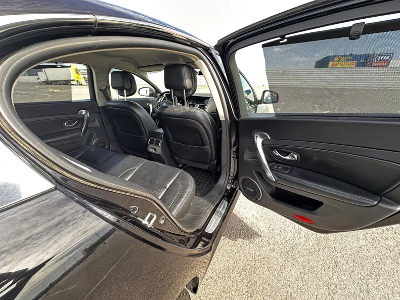 Renault Latitude 2011 - 16