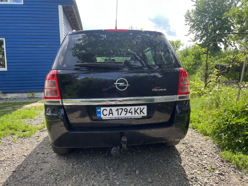 Opel Zafira 2009 - 12