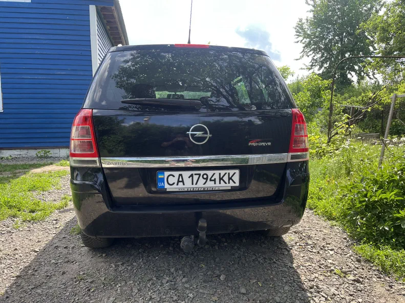 Opel Zafira 2009 - 11