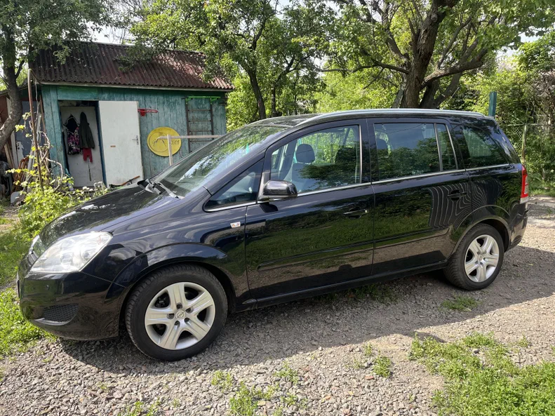 Opel Zafira 2009 - 0