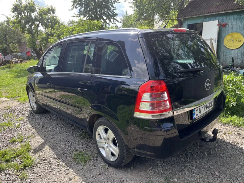 Opel Zafira 2009 - 4