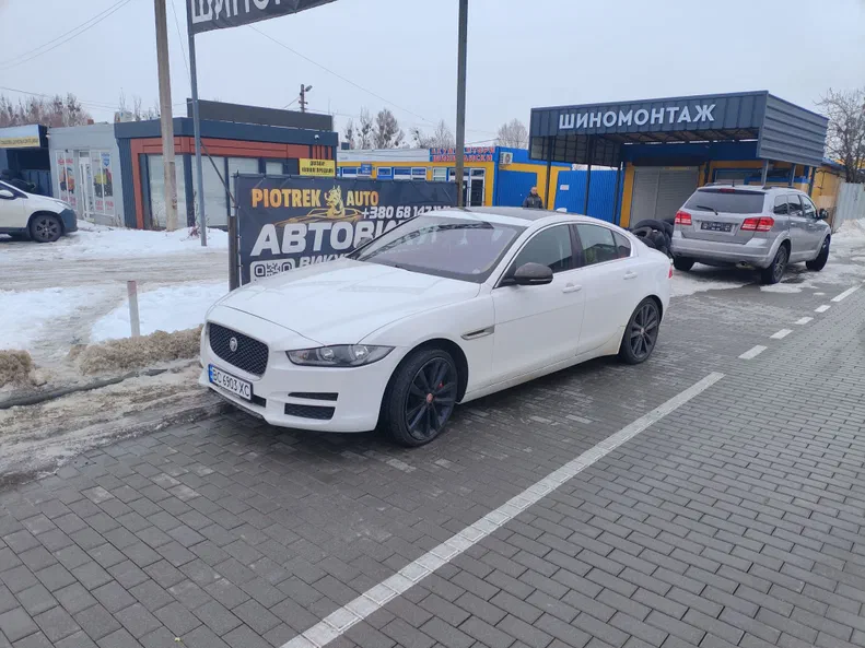 Jaguar XE 2018 - 7