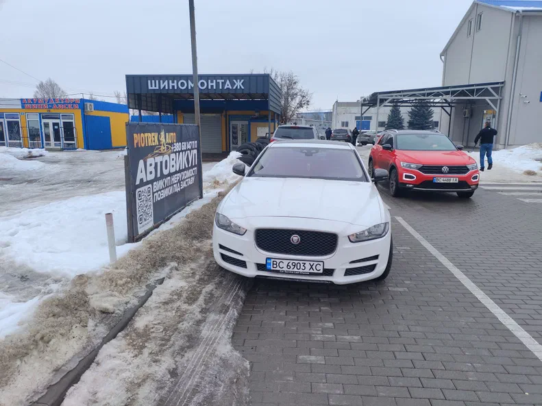 Jaguar XE 2018 - 6