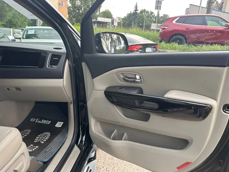 Kia Carnival 2018 - 17