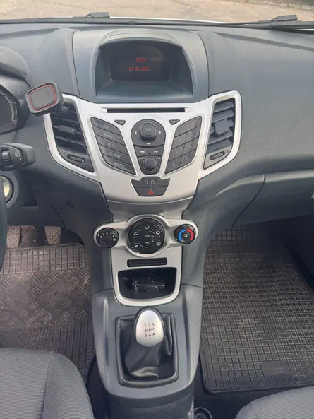 Ford Fiesta 2011 - 4