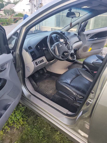 Mitsubishi Grandis 2006 - 6