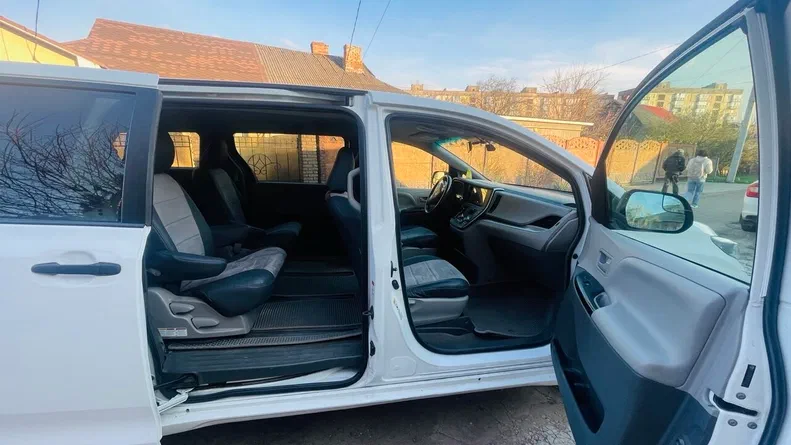 Toyota Sienna 2015 - 9