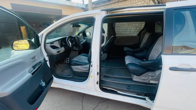 Toyota Sienna 2015 - 7