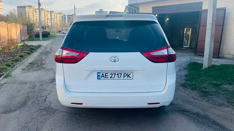 Toyota Sienna 2015 - 3