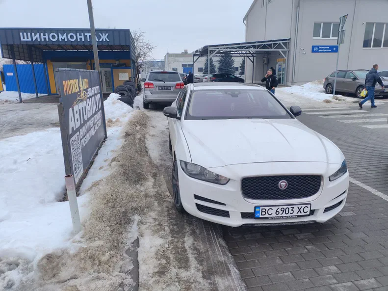 Jaguar XE 2018 - 3