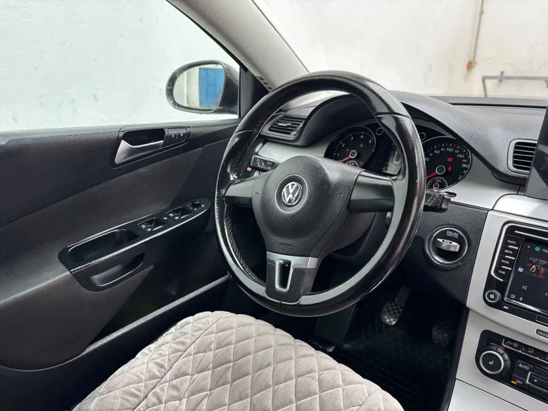 Volkswagen Passat 2010 - 7