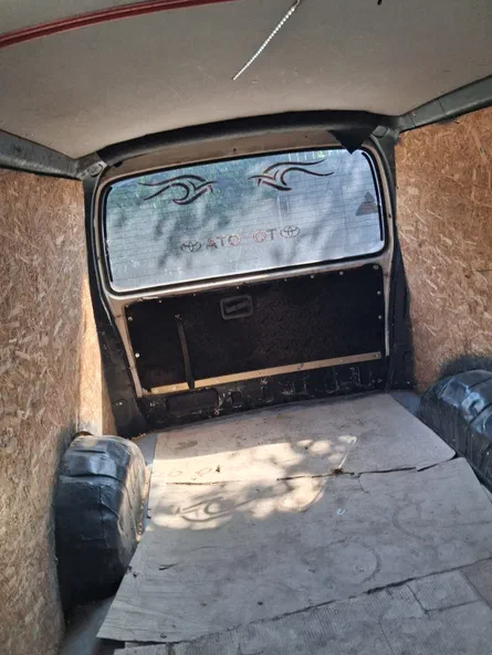 Toyota HiAce 2000 - 7